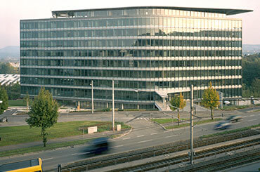 mehrplatz-teambuero-moebliert-mieten-agendis-buelowbogen-business-center-stuttgart.jpg